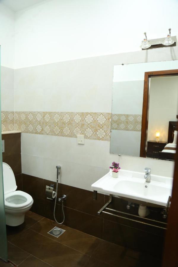 Bed and Breakfast Grand Royal Исламабад Экстерьер фото