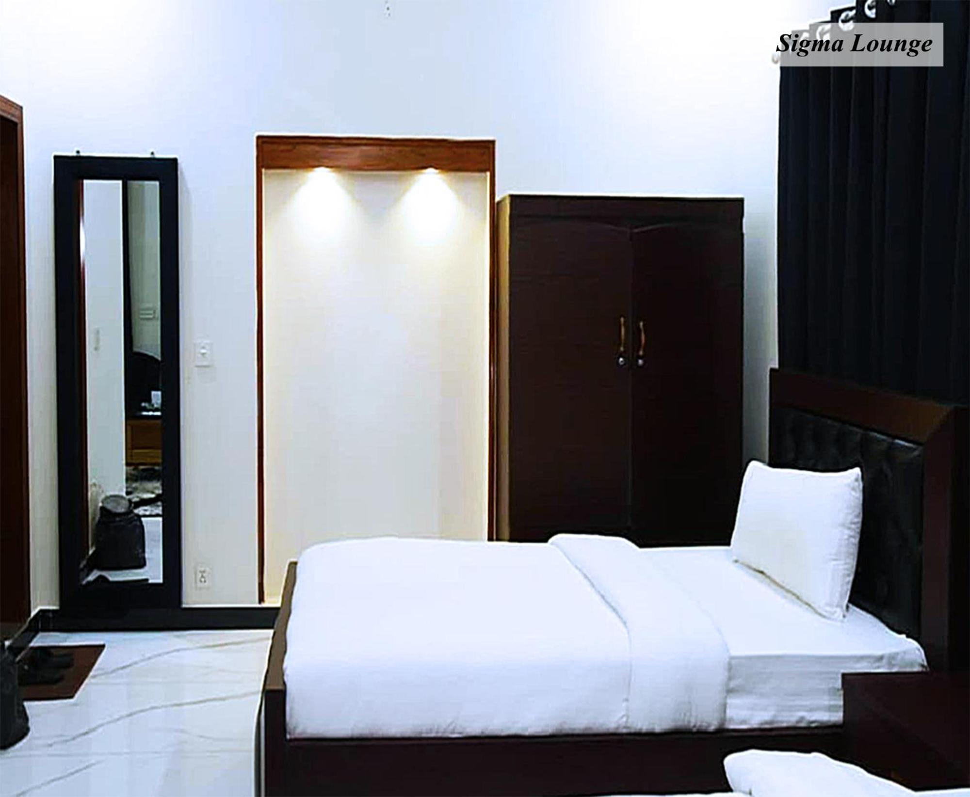 Bed and Breakfast Grand Royal Исламабад Экстерьер фото