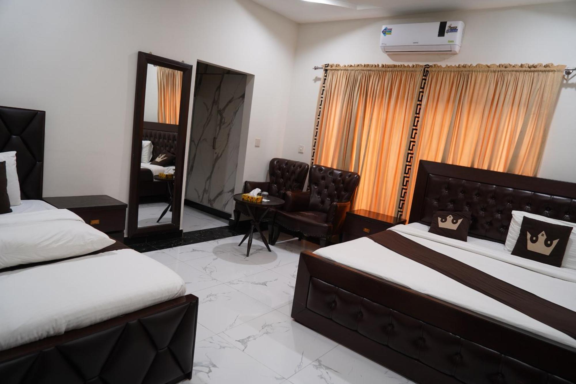 Bed and Breakfast Grand Royal Исламабад Экстерьер фото