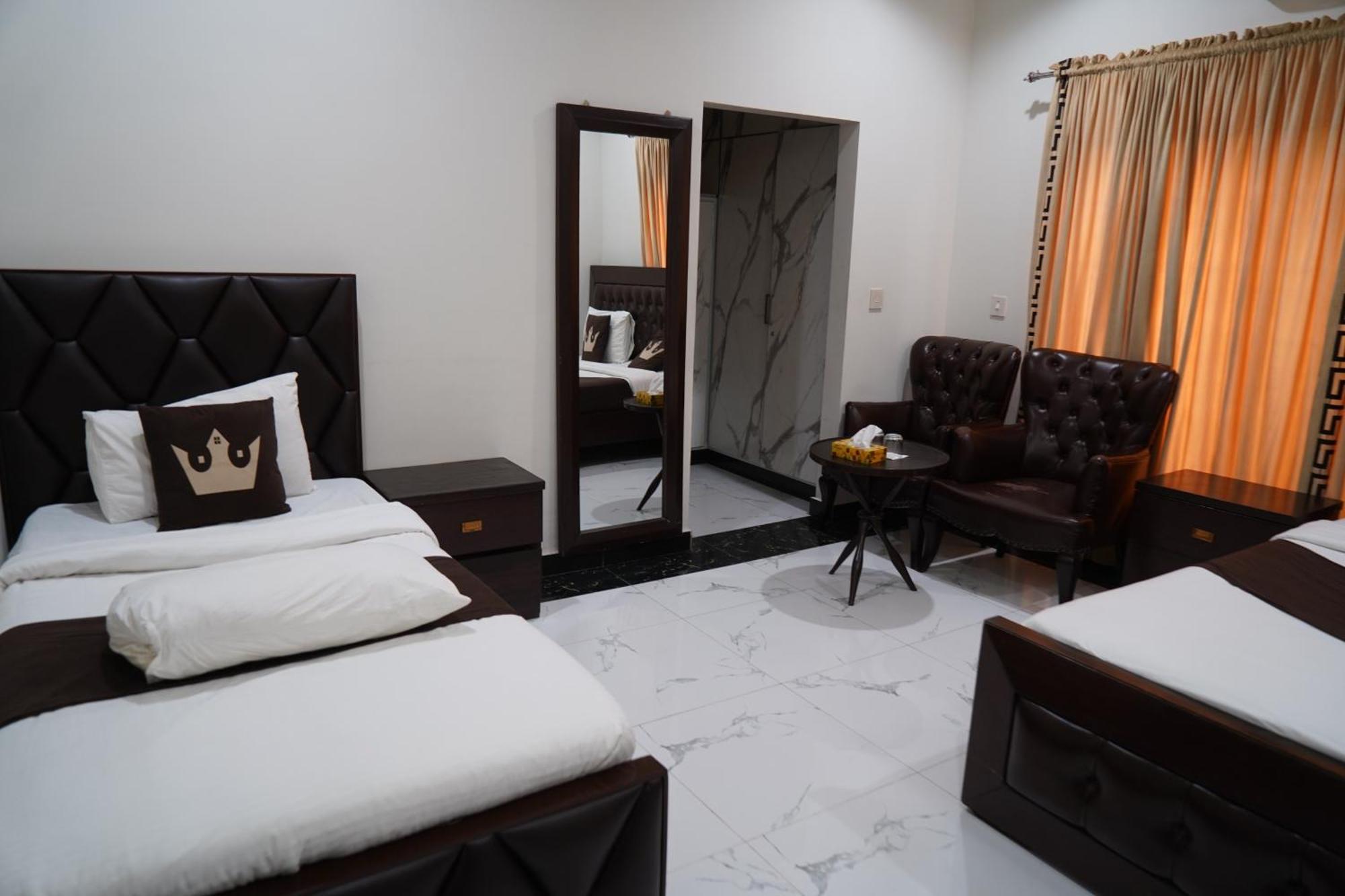 Bed and Breakfast Grand Royal Исламабад Экстерьер фото
