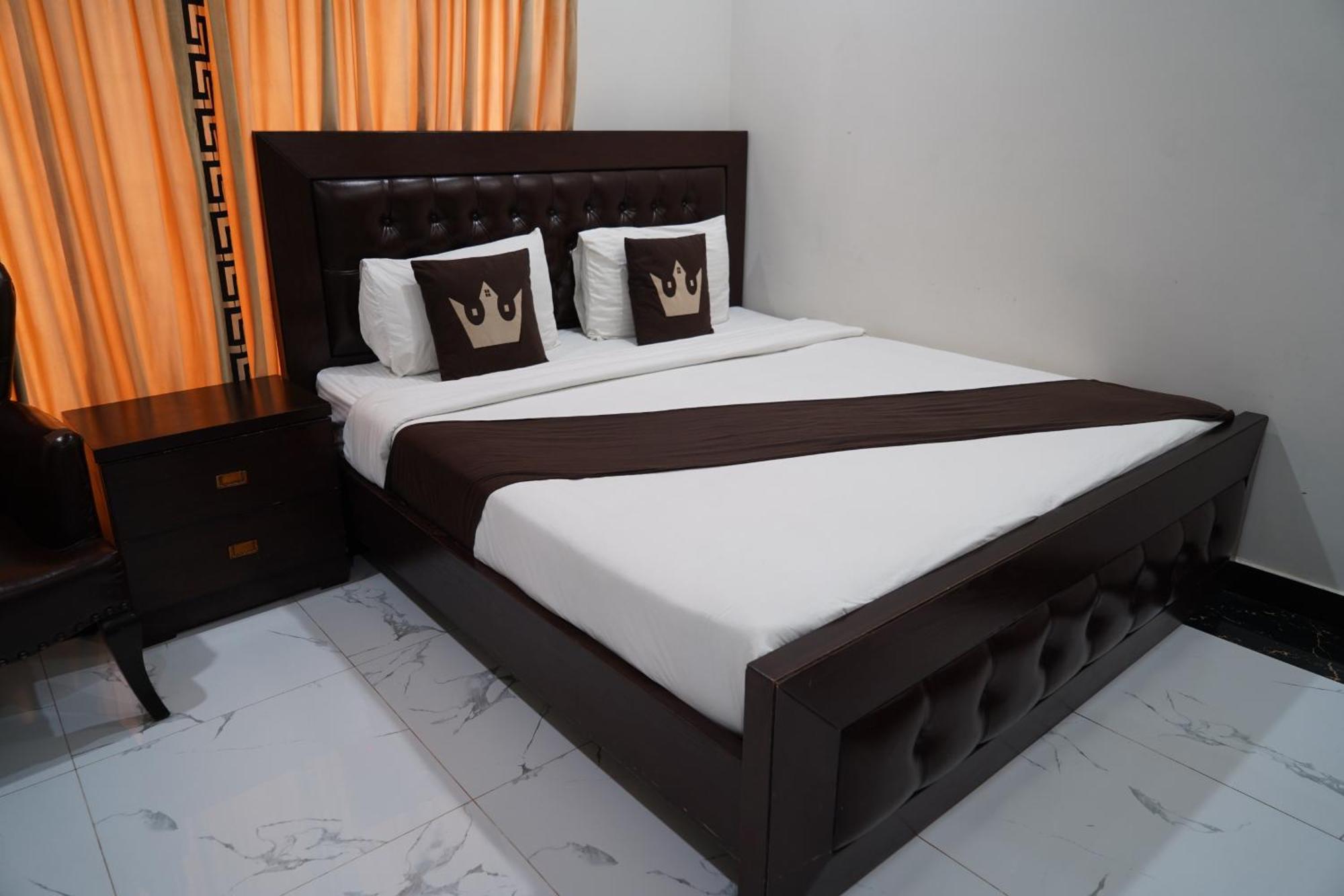 Bed and Breakfast Grand Royal Исламабад Экстерьер фото
