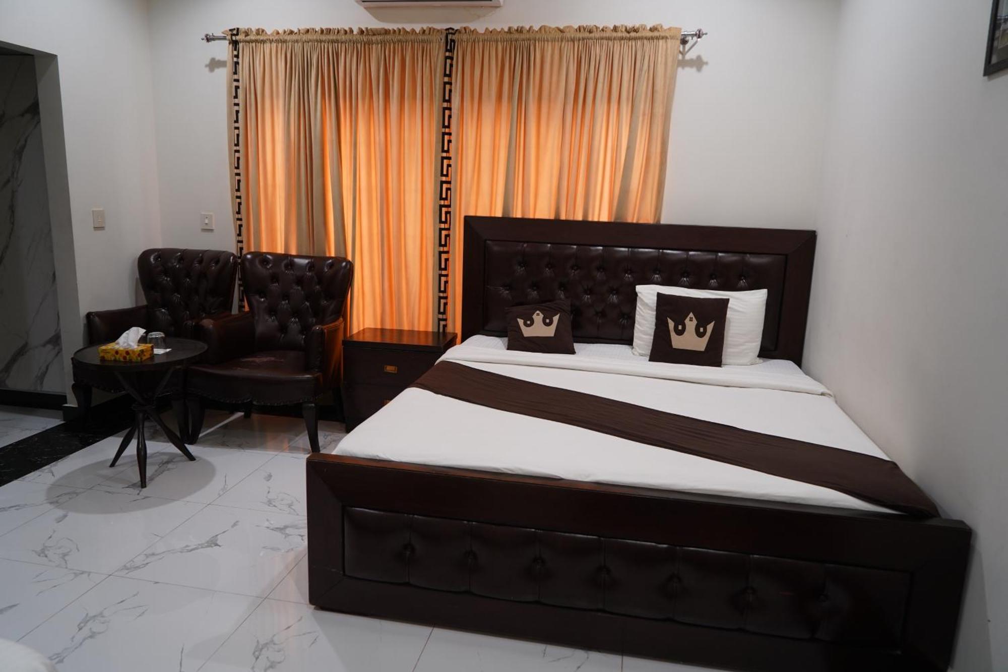 Bed and Breakfast Grand Royal Исламабад Экстерьер фото