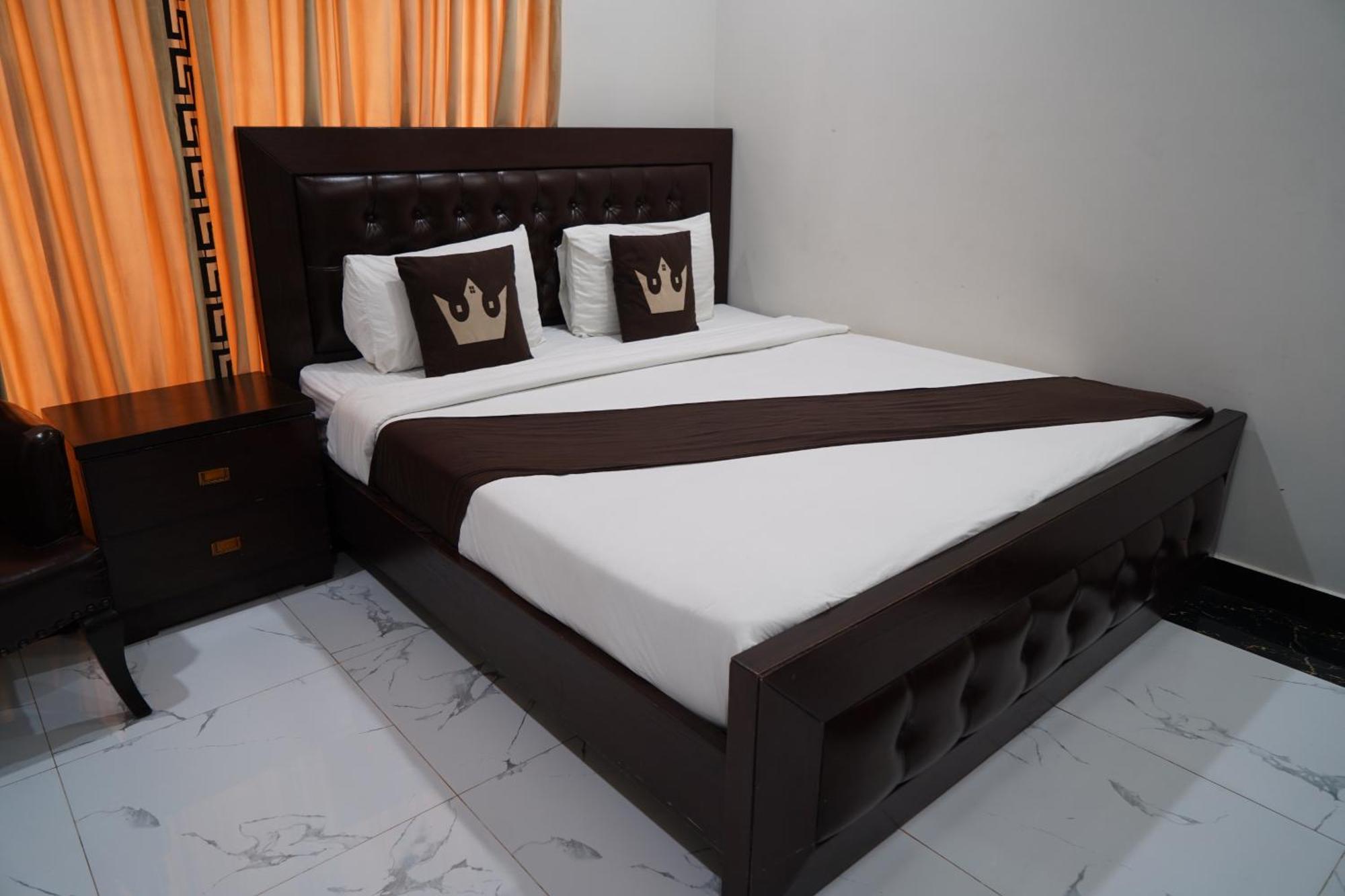 Bed and Breakfast Grand Royal Исламабад Экстерьер фото