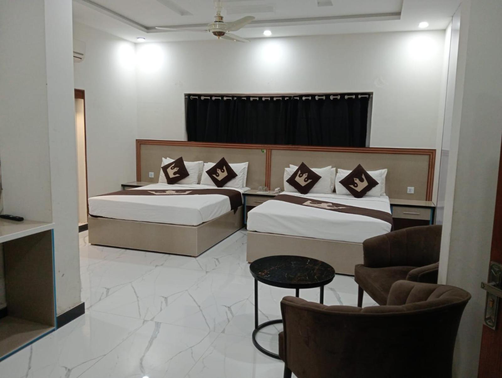 Bed and Breakfast Grand Royal Исламабад Экстерьер фото